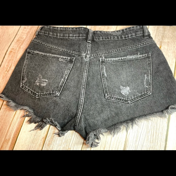 Zara Frayed High Rise Denim Shorts | size 8 - Picture 3 of 7